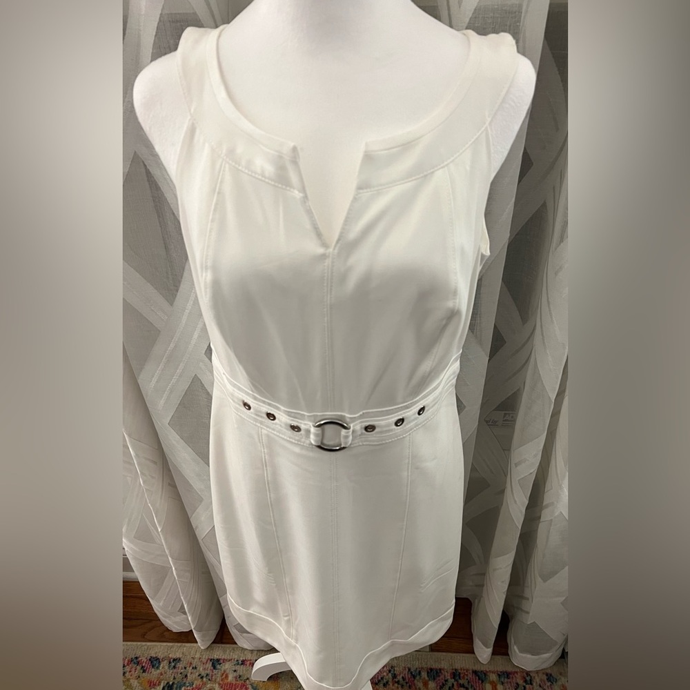 white house black market sleeveless white sheath dress with belt Size 8